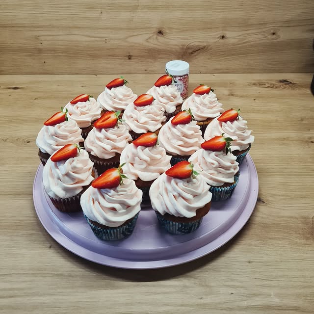 Jagodni cupcakes